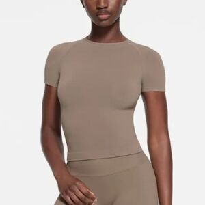 Skims Contour Nylon T Shirt - Truffle